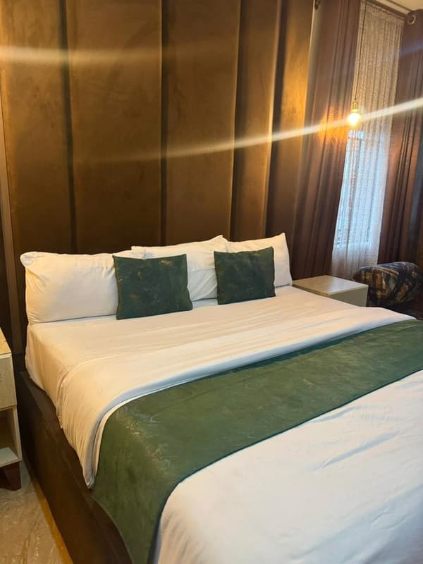 Luxurious three bedroom penthouse with city views